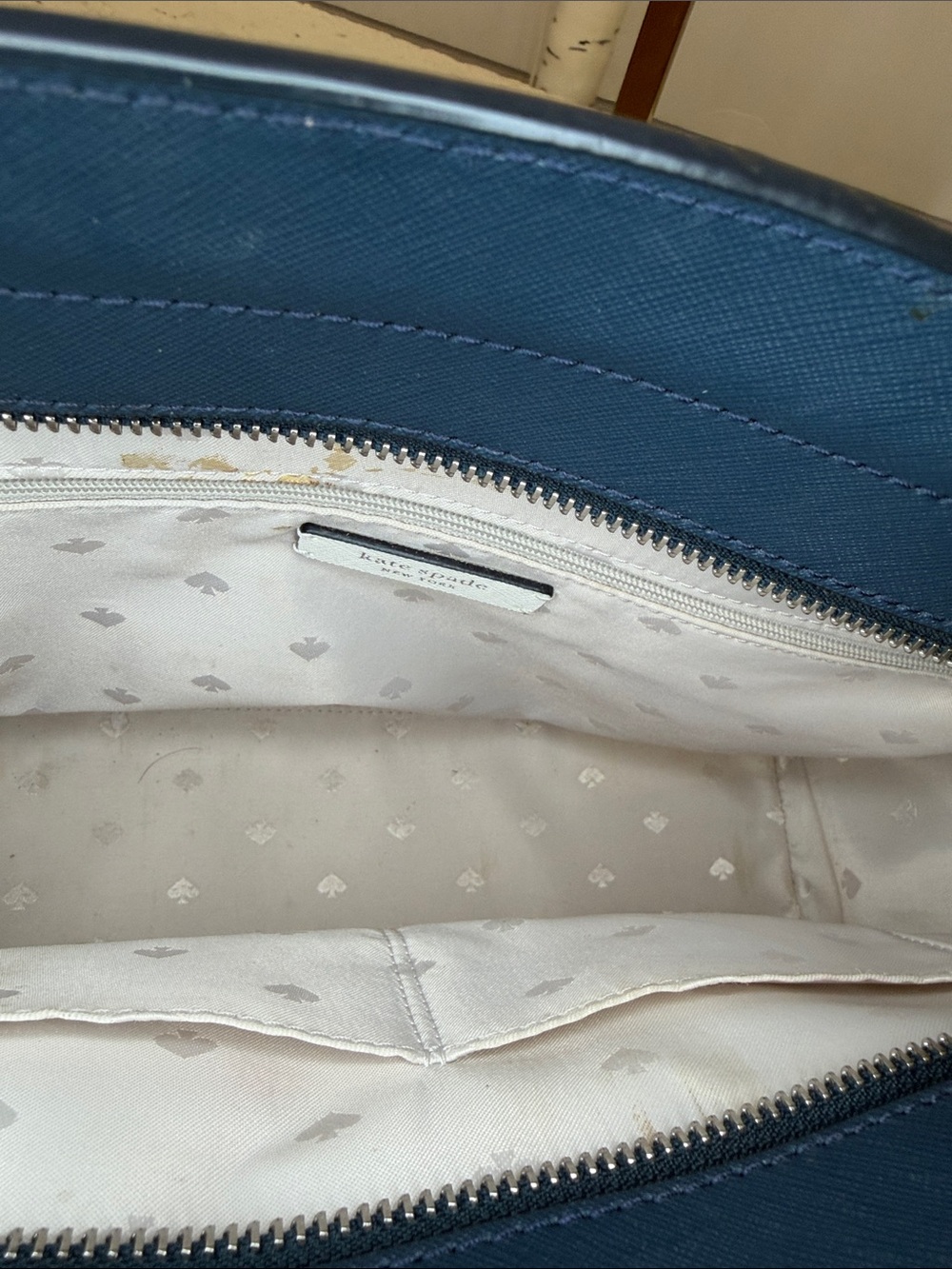 Kate Spade NWOT lavender leather/wht structure Crossbody w/Navy trim/ handles - Picture 6 of 11